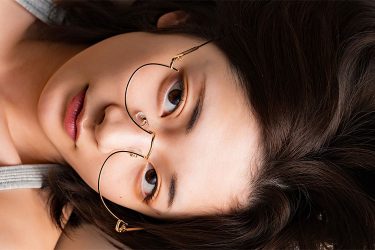 尊みを感じて桜井、ゲーマーの谷間