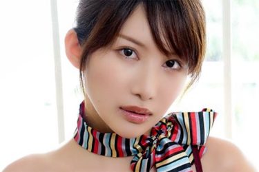 琴井ありさ、感謝の手ぶらショット