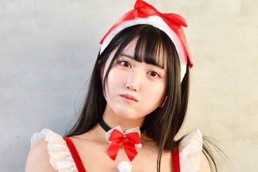 もものすけ、ミニスカサンタのパンチラ