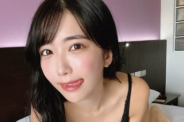 天羽希純、パクリと食いつきそうな「舌ペロ」誘惑