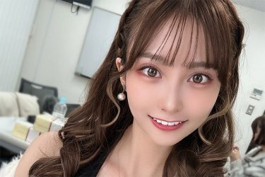 花咲れあ、スポーティな谷間と美貌