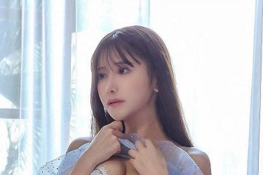 名取くるみ、大胆ランジェリーのダイナミックボディ