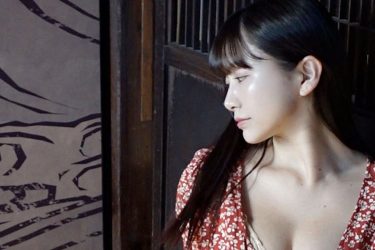 鈴木聖、思わず息を呑む美貌と艶気