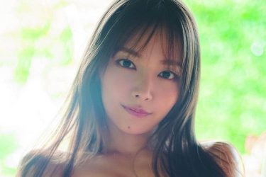 上田操、ポロリ寸前…脱ぎかけランジェリー