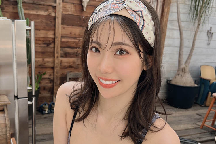 鈴木ふみ奈、圧巻のむっちりボディの画像1