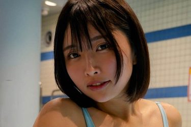 橋本ひかり、ほぼフルオープンなTバック競泳水着