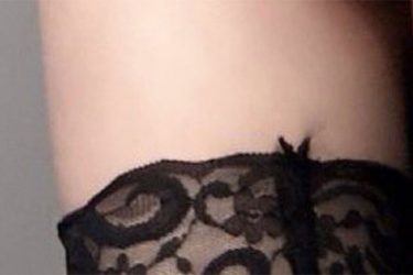 木南美々、色々気になる…ベロアビキニショット