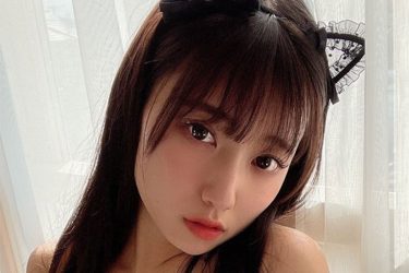 雪野まゆき、キュートな黒猫の誘惑