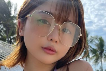 藤田もも、デカメガネに負けぬボイン