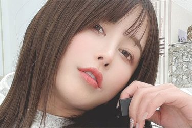 いくみ、限界ギリギリの「ハイレグ部屋着」