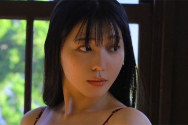 紫藤るい、脱ぎかけグラマラスボデイ