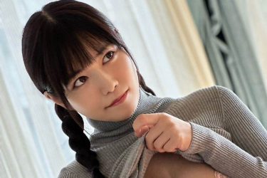 東雲うみ、深すぎる美谷間見せつけ