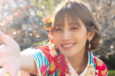 小島みゆ、晴れ着姿の大胆「これがこう」