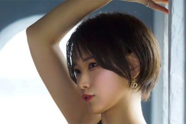 相良ましろ、黒ランジェリーの艶グラビア