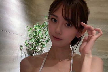 絃花みき、バスルームで脅威のパイ圧