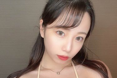 乙陽葵、水着からこぼれる「乙パイ」