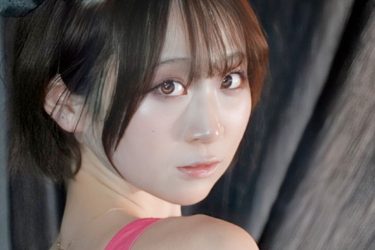 鳥井玲、バンドで強調ぼんじりヒップ