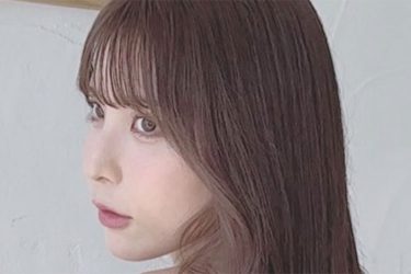 紗愛、脱ぎかけ大胆ヒップ