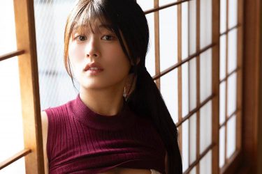 ちとせよしの、自画自賛のむっちり美ボディ