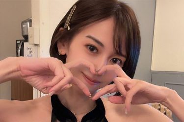 絃花みき、キュンとする美貌と美谷間