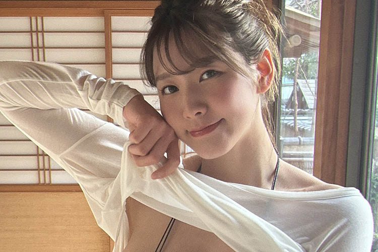 夏来唯、大胆めくり上げショットの画像1