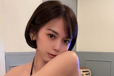 絃花みき、水着からあふれる神バスト