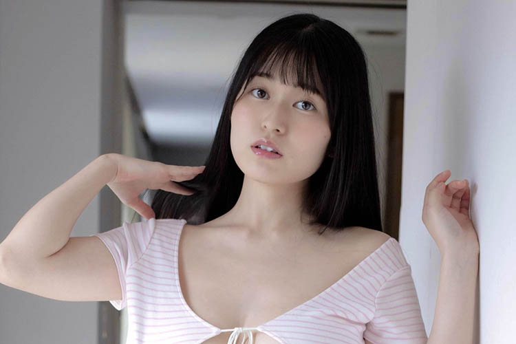 未梨一花、ほぼポロリの「食べごろボディ」の画像1