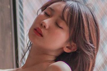 相原美咲、ブラ紐ズレの艶姿