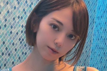 絃花みき、妖艶な極上美谷間