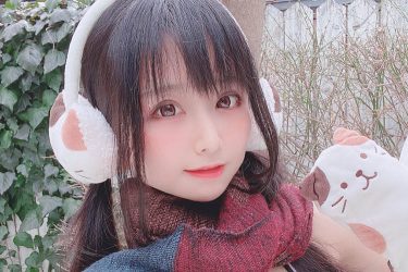 柳丸、マフラーと極小ビキニのミスマッチ