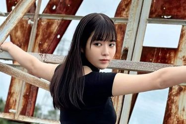 東雲うみ、ワカメちゃんスタイルの極上ヒップ