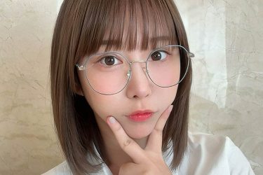 日向葵衣、まじめちゃんの服の中