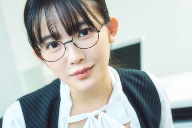 天木じゅん、脱いだらスゴいOL