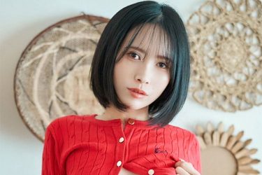 JILL、不意打ち脱ぎかけスタイル