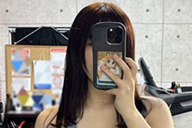 東雲うみ、迫力満点のスポーティ女子