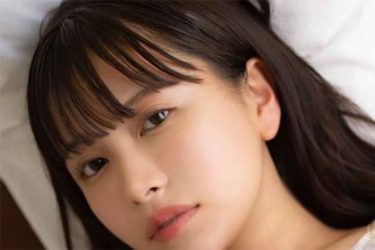 鈴木聖、ベッド上の魅惑ボディ