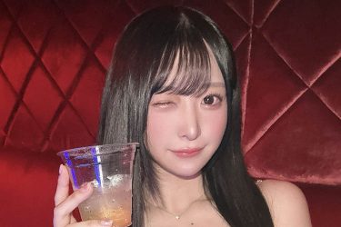 真島なおみ、おやすみの美谷間から漂う色香
