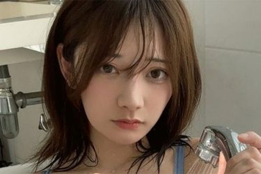 尊みを感じて桜井、シャワー中の艶美女