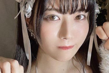 東雲うみ、モフモフ猫ポーズ