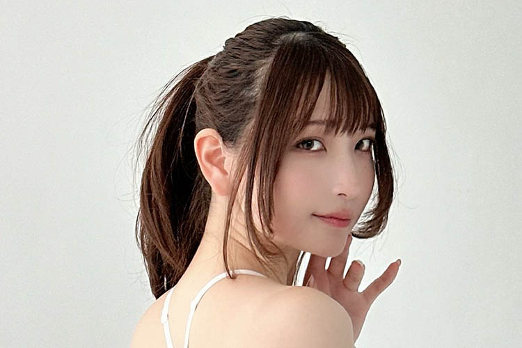あまつまりな「ほぼ履いてない」ショットの画像1