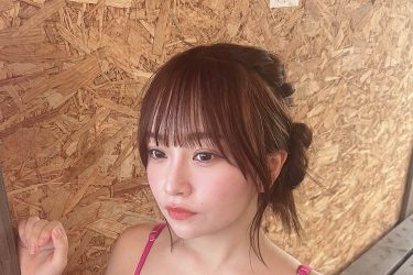 大嶋みく、水着からあふれ出そうな特大バスト