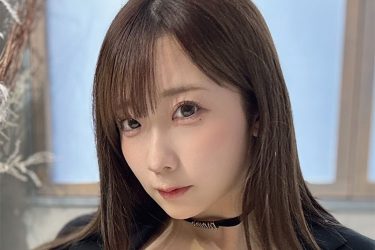 大河もも、黒ランジェリーの誘惑ポスト