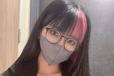 yunocy、裏垢女子の大胆開脚