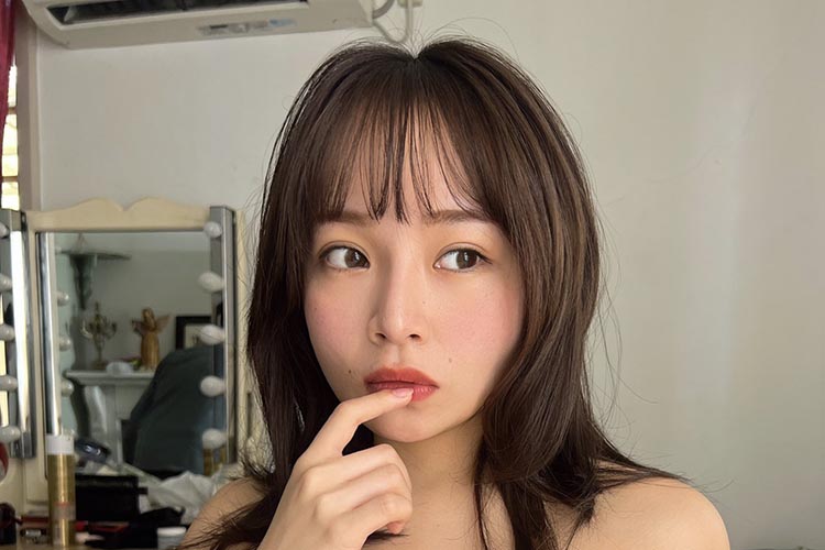 大嶋みく、水着がはじけ飛びそうな胸元の画像1