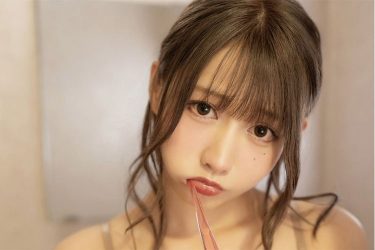 篠原みなみ、ランジェリー×歯ブラシの合わせ技