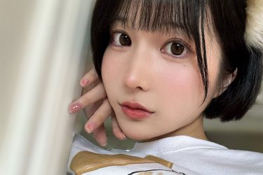 天川星夏、大胆まくり上げ誘惑