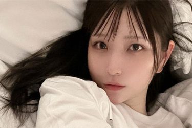 あまつまりな、すっぴん寝ころび誘惑