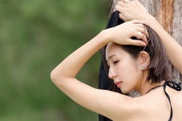 渚、木陰で麗しのバックショット