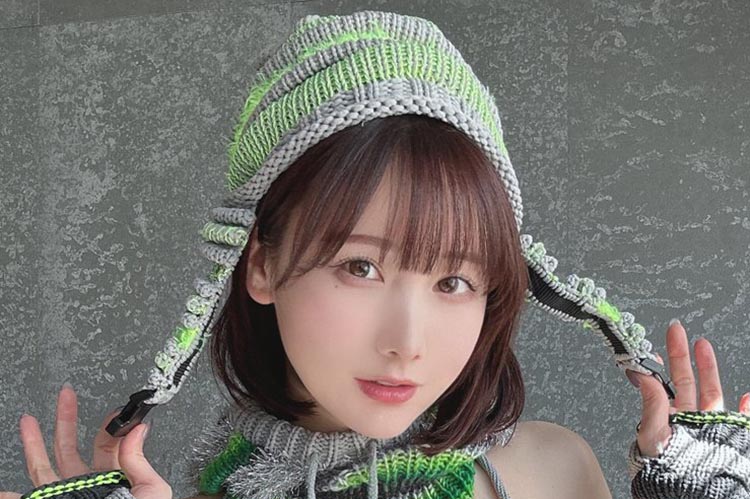 けんけん、攻めの極小ニットビキニ姿の画像1