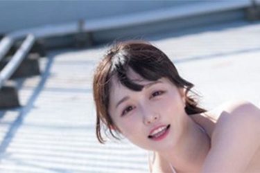 大庭すみ花、眩しすぎる女豹ポーズ